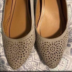 Vionic Flats size 10 wide. Good condition.